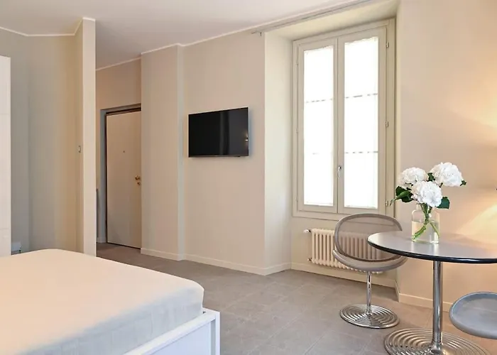 Borgovico48 Your Quiet Close To Train Center And Stadium