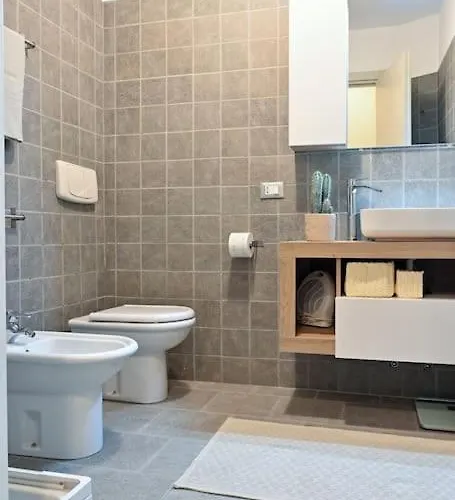 Borgovico48 Your Quiet Close To Train Center And Stadium شقة