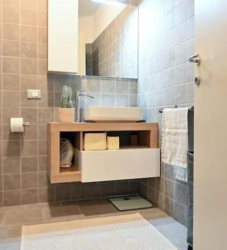 Apartment Borgovico48 Your Quiet Close To Train Center And Stadium