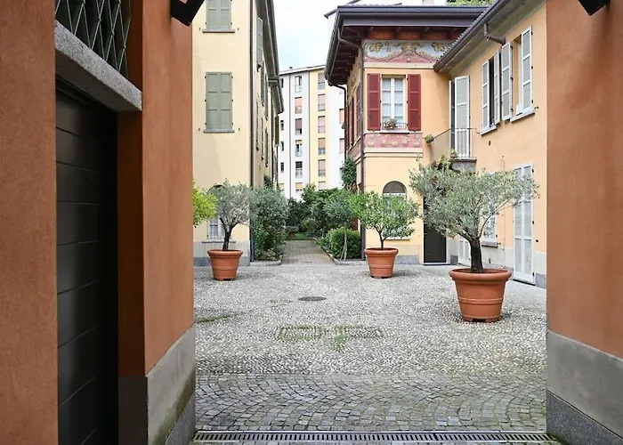 Borgovico48 Your Quiet Close To Train Center And Stadium Apartment *
